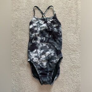 Nike Hydrastrong size 28 tye die